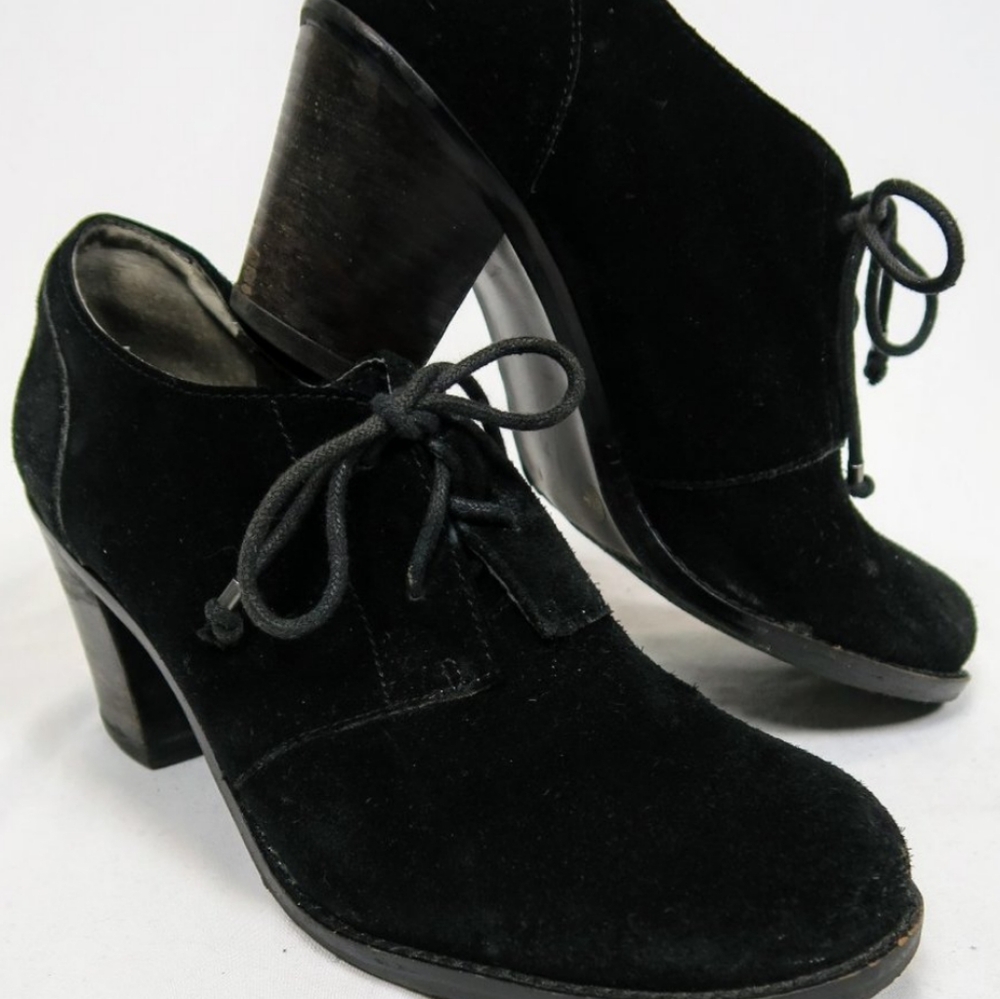 Banana Republic Ankle Lace-Up Booties in Black